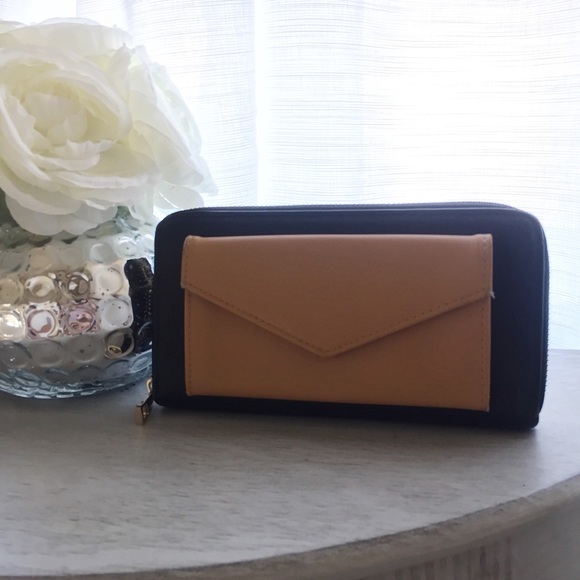 Forever 21 Faux Leather Wallet - Picture 2 of 6
